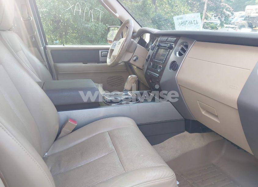 Photo 5 of 2013 Ford Expedition XLT (VIN 1FMJU1H5XDEF02260)