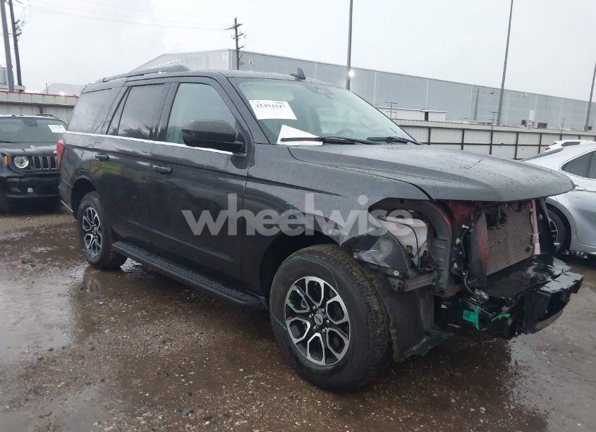 2024 Ford Expedition XLT (VIN 1FMJU1H81REA50121) main photo