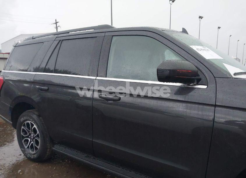 Photo 14 of 2024 Ford Expedition XLT (VIN 1FMJU1H81REA50121)