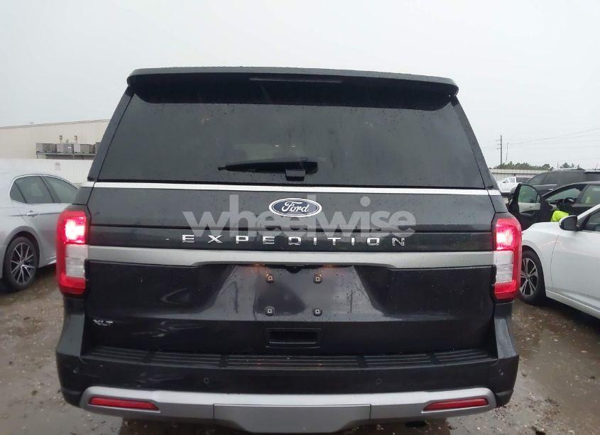Photo 17 of 2024 Ford Expedition XLT (VIN 1FMJU1H81REA50121)