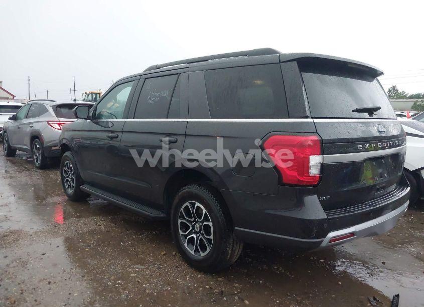Photo 3 of 2024 Ford Expedition XLT (VIN 1FMJU1H81REA50121)