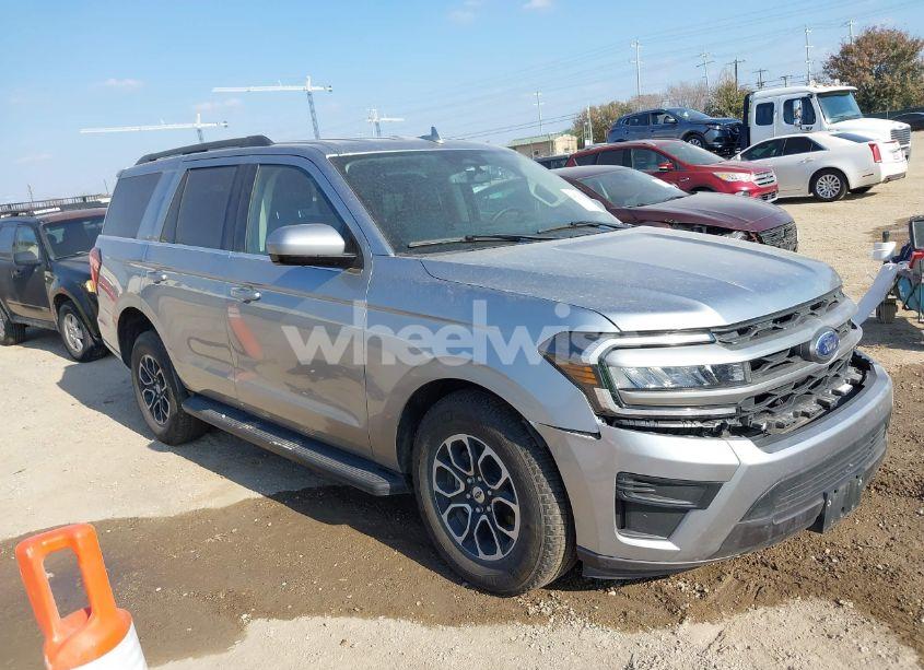 2024 Ford Expedition XLT (VIN 1FMJU1H81REA51527) main photo