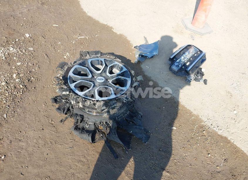 Photo 12 of 2024 Ford Expedition XLT (VIN 1FMJU1H81REA51527)