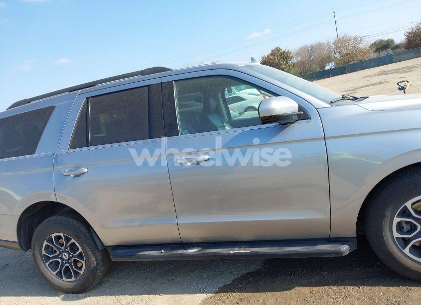 Photo 14 of 2024 Ford Expedition XLT (VIN 1FMJU1H81REA51527)