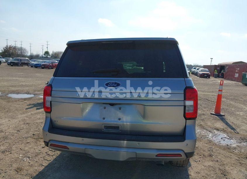 Photo 17 of 2024 Ford Expedition XLT (VIN 1FMJU1H81REA51527)