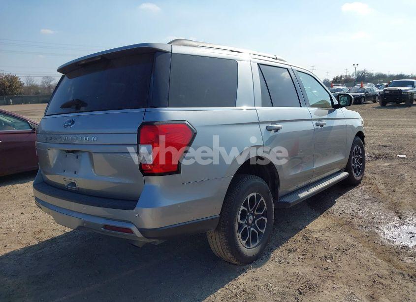 Photo 4 of 2024 Ford Expedition XLT (VIN 1FMJU1H81REA51527)