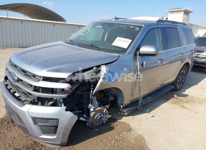 Photo 6 of 2024 Ford Expedition XLT (VIN 1FMJU1H81REA51527)