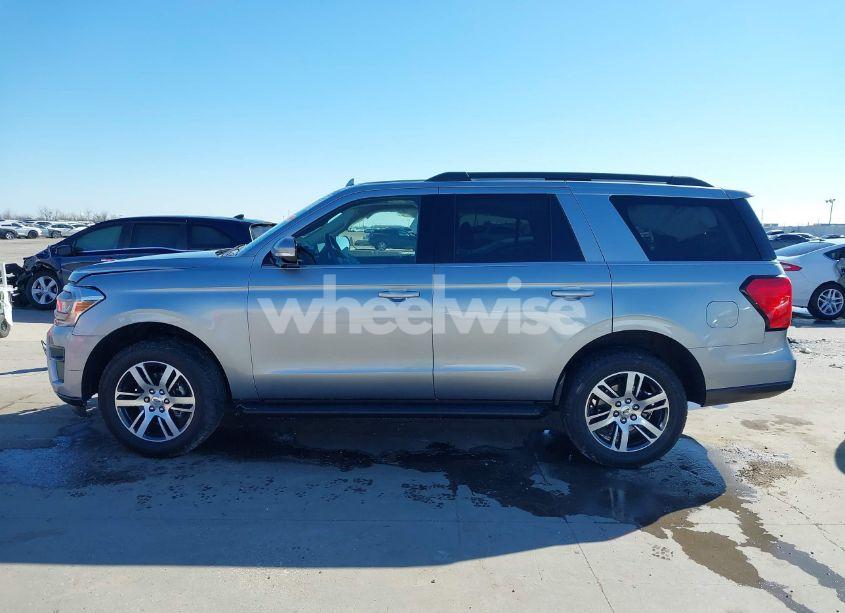 Photo 14 of 2024 Ford Expedition XLT (VIN 1FMJU1H81REA58591)