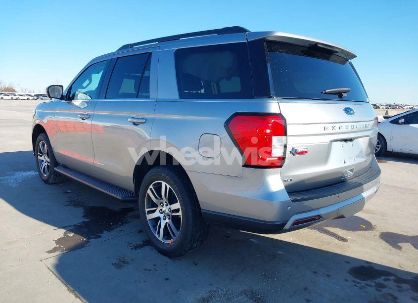 Photo 3 of 2024 Ford Expedition XLT (VIN 1FMJU1H81REA58591)