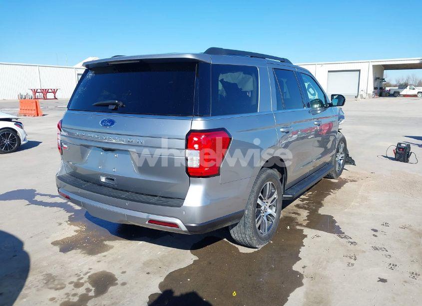 Photo 4 of 2024 Ford Expedition XLT (VIN 1FMJU1H81REA58591)