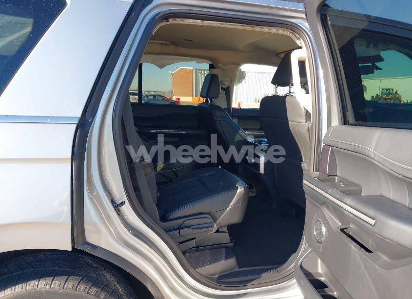 Photo 8 of 2024 Ford Expedition XLT (VIN 1FMJU1H81REA58591)