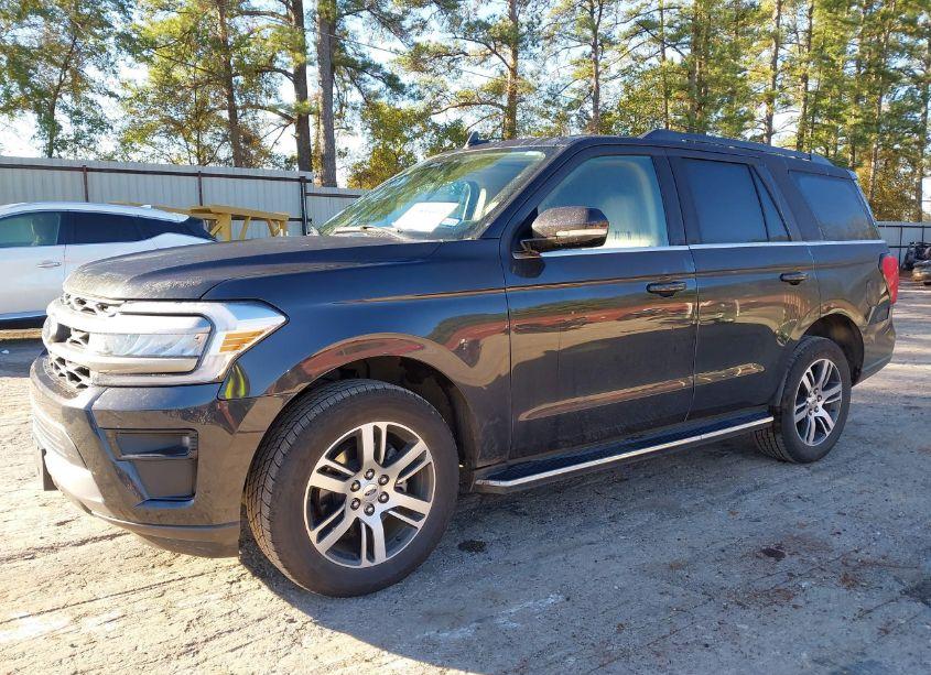 Photo 2 of 2023 Ford Expedition XLT (VIN 1FMJU1H83PEA66933)