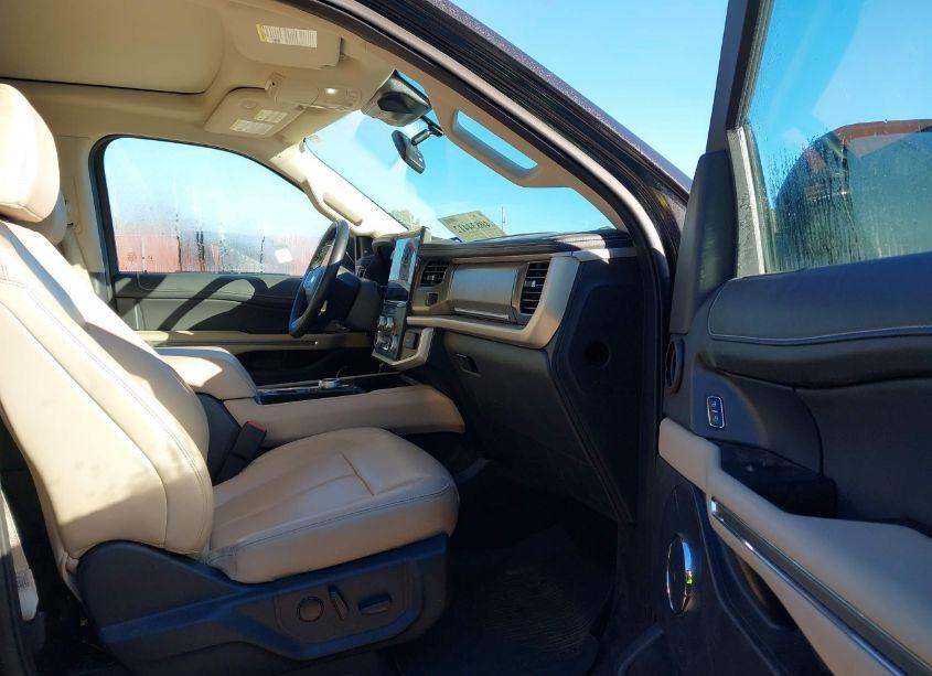 Photo 5 of 2023 Ford Expedition XLT (VIN 1FMJU1H83PEA66933)