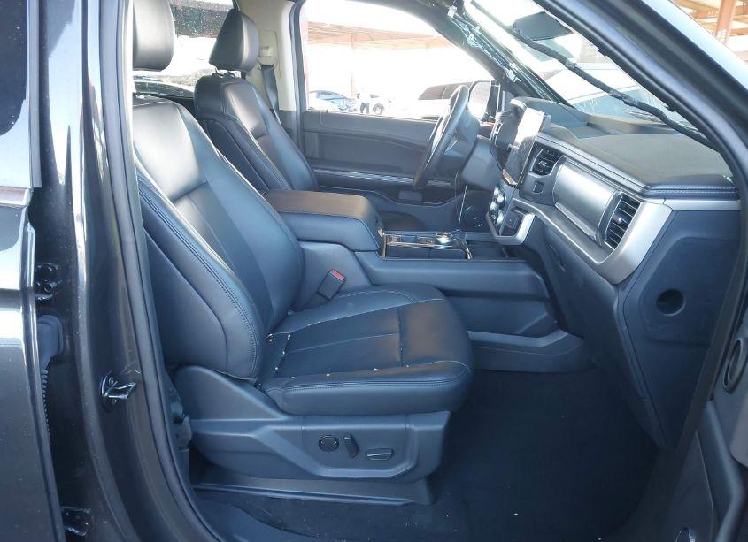 Photo 5 of 2024 Ford Expedition XLT (VIN 1FMJU1H83REA00773)