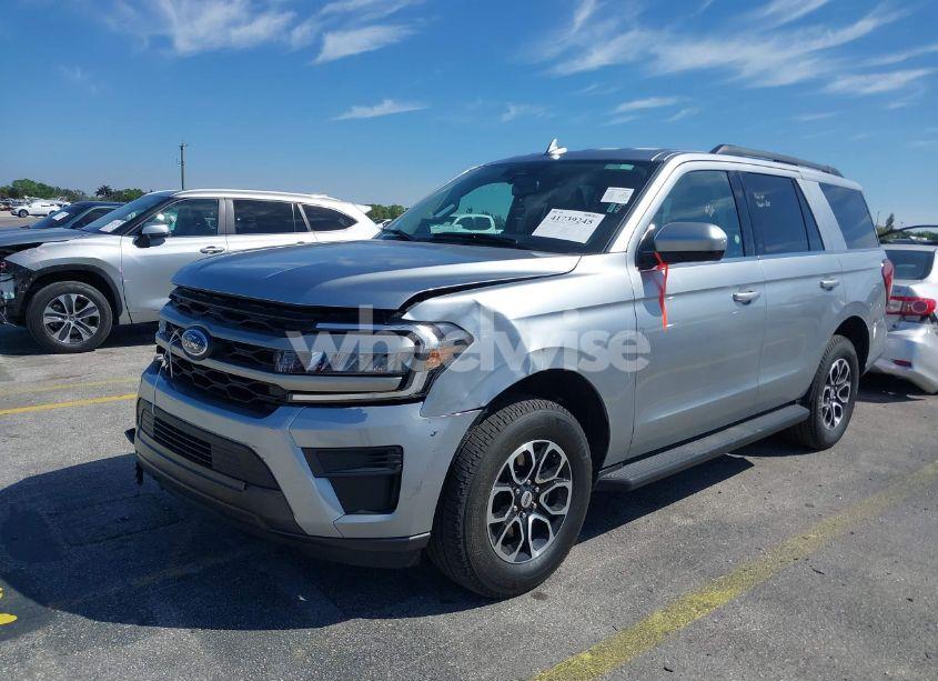 Photo 2 of 2024 Ford Expedition XLT (VIN 1FMJU1H85REA20278)
