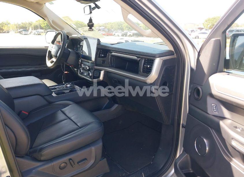 Photo 5 of 2024 Ford Expedition XLT (VIN 1FMJU1H85REA20278)