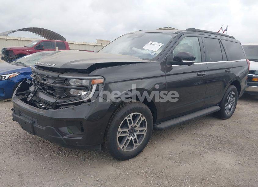 Photo 2 of 2025 Ford Expedition ACTIVE (VIN 1FMJU1H86SEA17492)