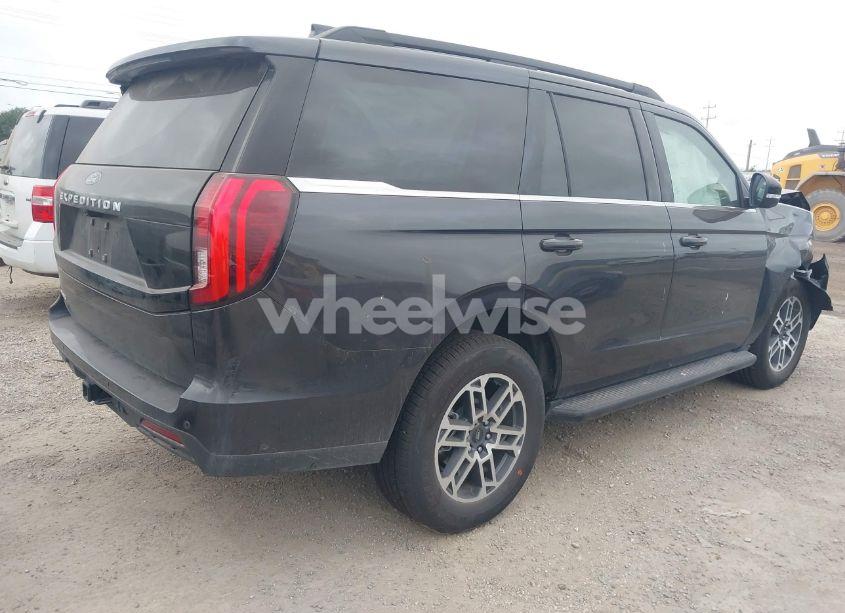 Photo 4 of 2025 Ford Expedition ACTIVE (VIN 1FMJU1H86SEA17492)