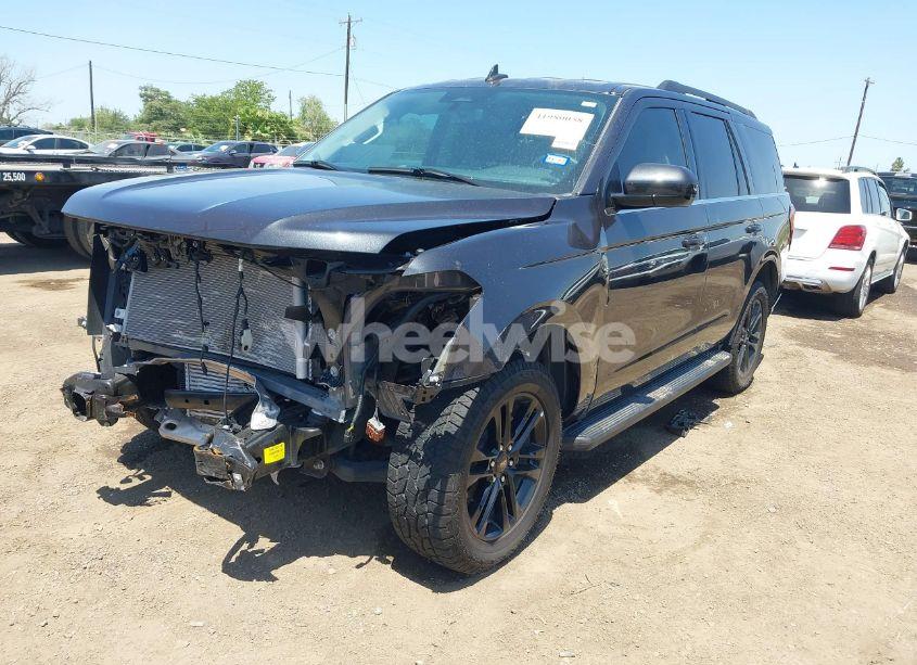Photo 2 of 2024 Ford Expedition XLT (VIN 1FMJU1H88REB10590)