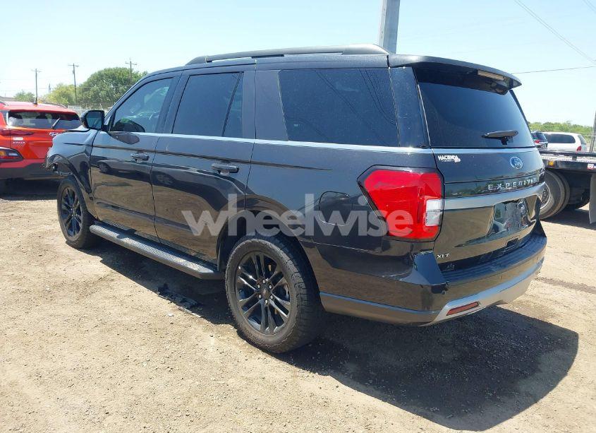 Photo 3 of 2024 Ford Expedition XLT (VIN 1FMJU1H88REB10590)