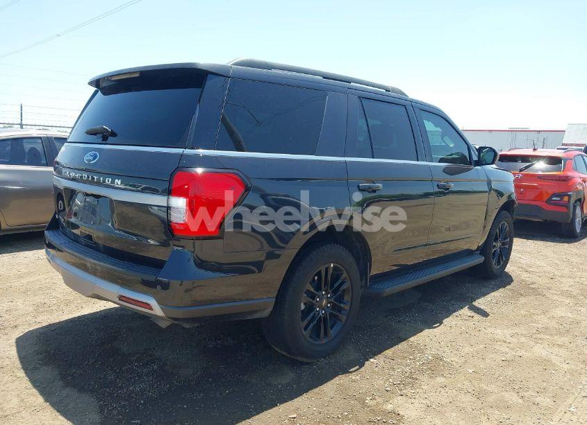 Photo 4 of 2024 Ford Expedition XLT (VIN 1FMJU1H88REB10590)