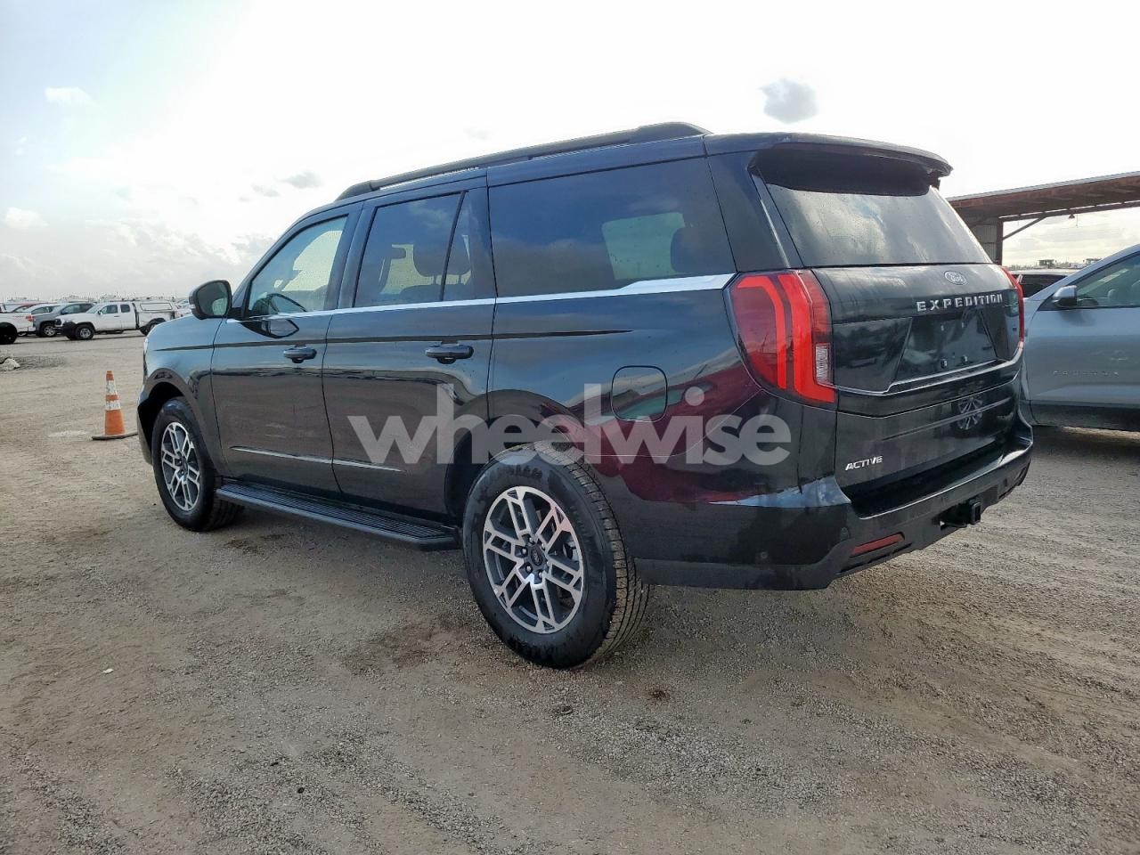 Photo 2 of 2025 FORD EXPEDITION ACTIVE (VIN 1FMJU1H89SEA30429)