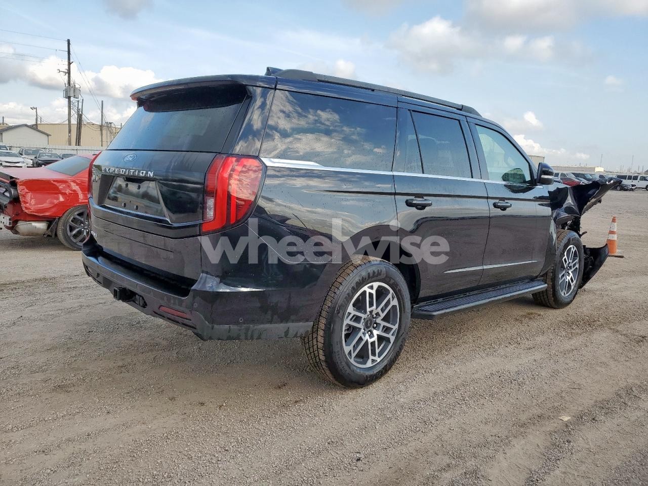 Photo 3 of 2025 FORD EXPEDITION ACTIVE (VIN 1FMJU1H89SEA30429)