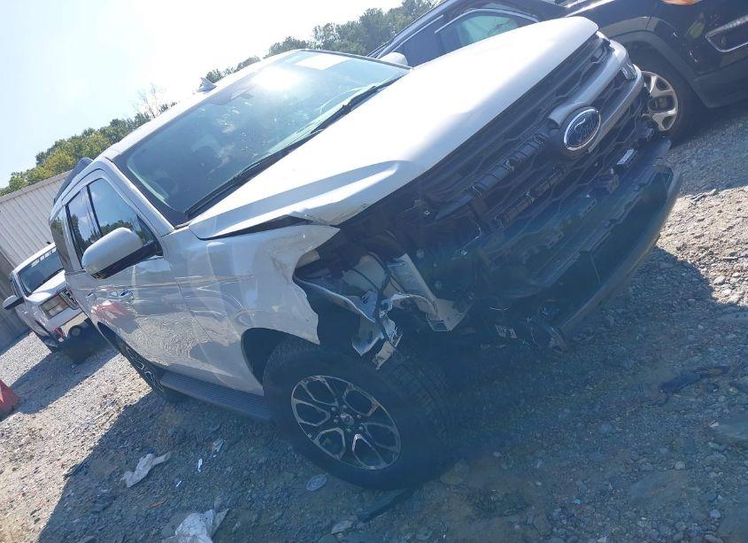 2024 Ford Expedition XLT (VIN 1FMJU1H8XREA19787) main photo