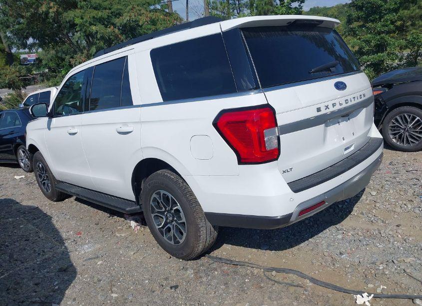 Photo 3 of 2024 Ford Expedition XLT (VIN 1FMJU1H8XREA19787)