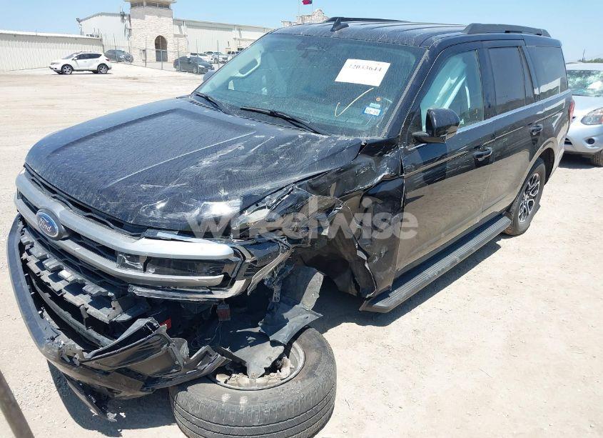 Photo 2 of 2024 Ford Expedition XLT (VIN 1FMJU1H8XREA41871)