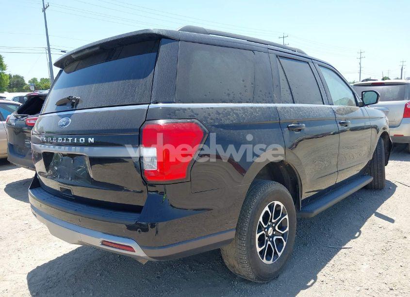 Photo 4 of 2024 Ford Expedition XLT (VIN 1FMJU1H8XREA41871)