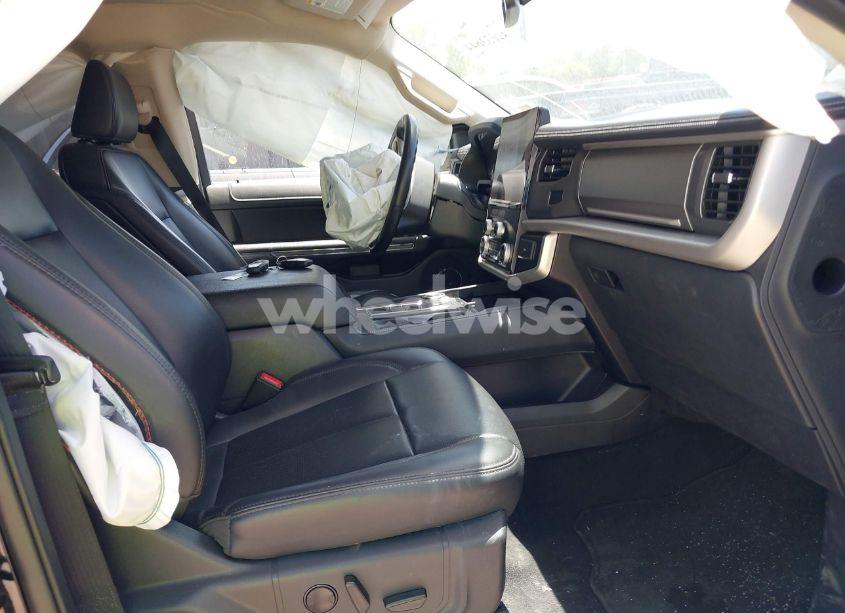 Photo 5 of 2024 Ford Expedition XLT (VIN 1FMJU1H8XREA41871)