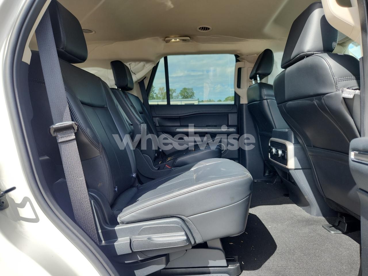 Photo 11 of 2024 FORD EXPEDITION XLT (VIN 1FMJU1H8XREA78483)