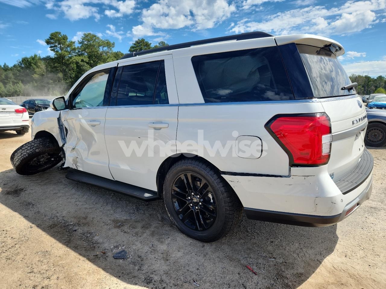 Photo 2 of 2024 FORD EXPEDITION XLT (VIN 1FMJU1H8XREA78483)