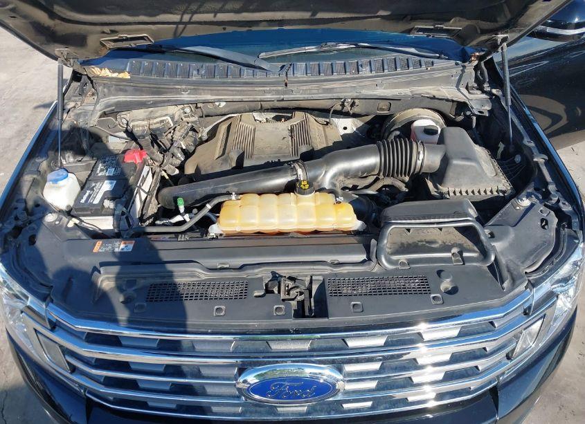 Photo 10 of 2018 Ford Expedition XLT (VIN 1FMJU1HT0JEA17703)