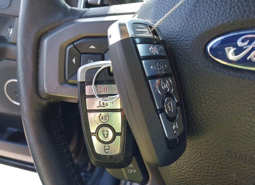 Photo 11 of 2018 Ford Expedition XLT (VIN 1FMJU1HT0JEA17703)