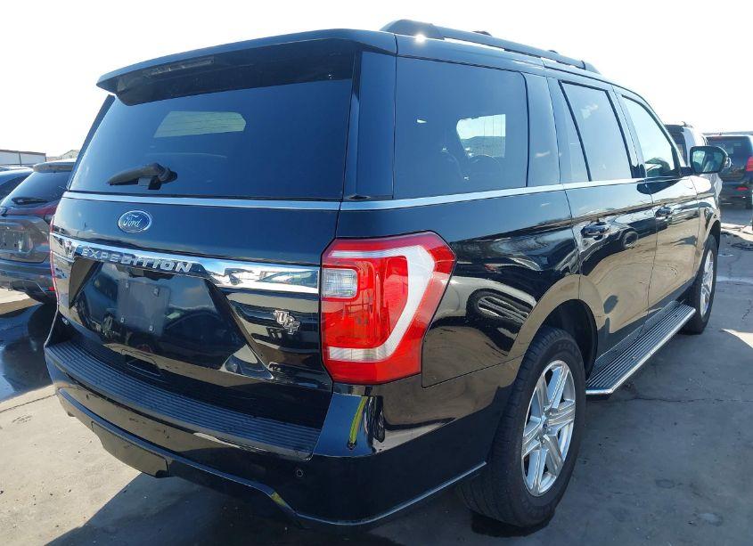 Photo 4 of 2018 Ford Expedition XLT (VIN 1FMJU1HT0JEA17703)