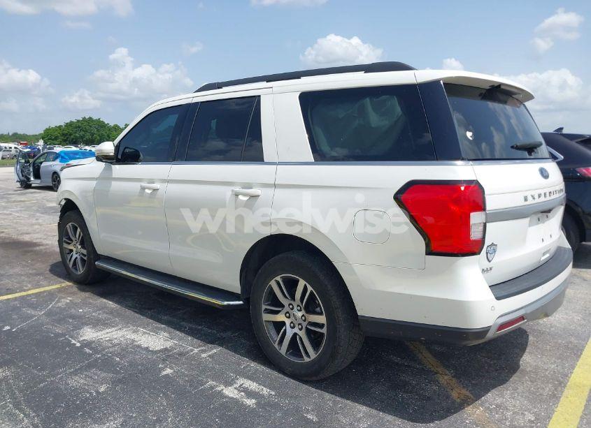 Photo 3 of 2022 Ford Expedition XLT (VIN 1FMJU1HT0NEA10739)