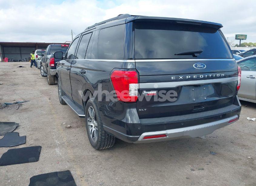 Photo 3 of 2022 Ford Expedition XLT (VIN 1FMJU1HT0NEA56894)