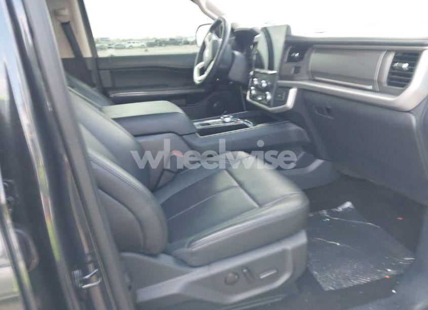 Photo 5 of 2022 Ford Expedition XLT (VIN 1FMJU1HT0NEA56894)