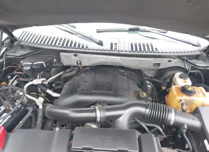 Photo 10 of 2015 Ford Expedition XLT (VIN 1FMJU1HT1FEF27839)