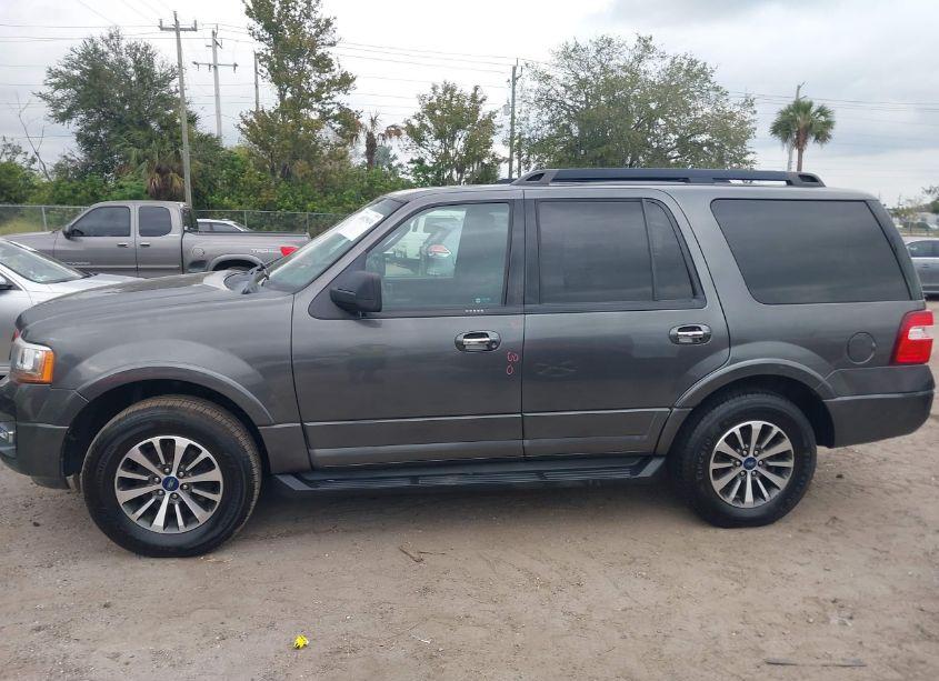 Photo 14 of 2015 Ford Expedition XLT (VIN 1FMJU1HT1FEF27839)