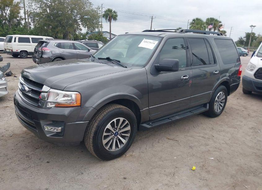 Photo 2 of 2015 Ford Expedition XLT (VIN 1FMJU1HT1FEF27839)