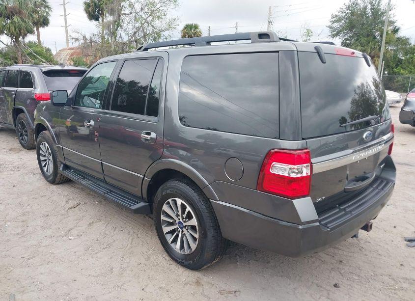 Photo 3 of 2015 Ford Expedition XLT (VIN 1FMJU1HT1FEF27839)