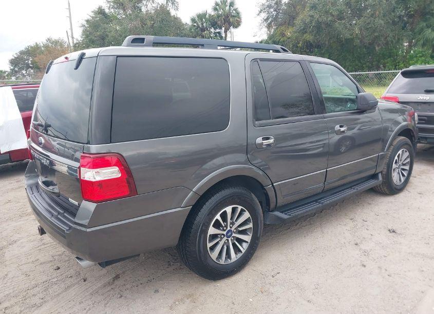 Photo 4 of 2015 Ford Expedition XLT (VIN 1FMJU1HT1FEF27839)