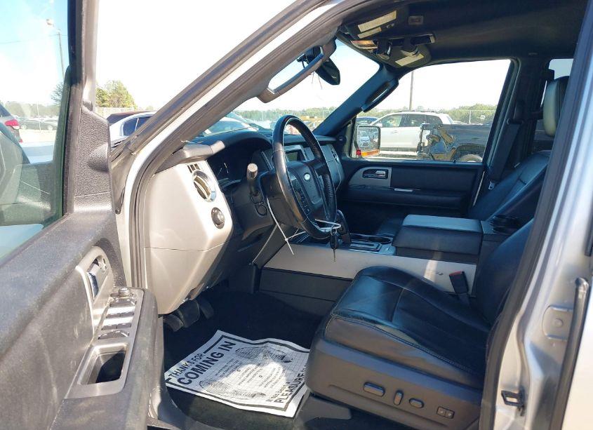 Photo 5 of 2016 Ford Expedition XLT (VIN 1FMJU1HT1GEF44304)
