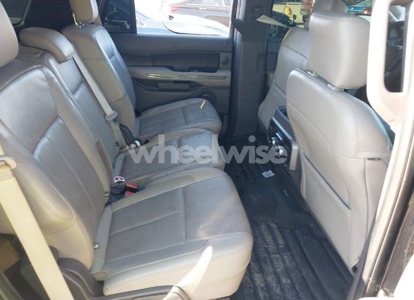 Photo 8 of 2018 Ford Expedition XLT (VIN 1FMJU1HT1JEA62584)