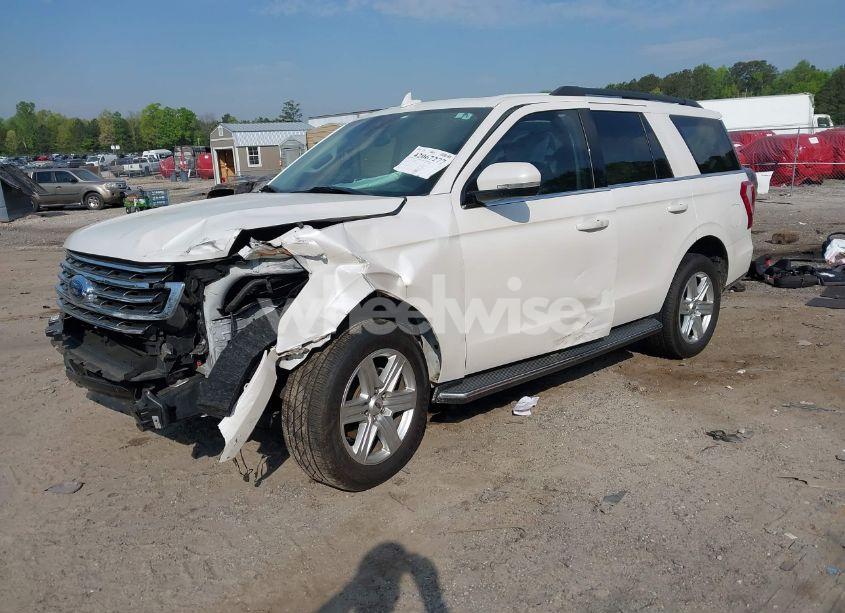 Photo 2 of 2019 Ford Expedition XLT (VIN 1FMJU1HT1KEA67317)