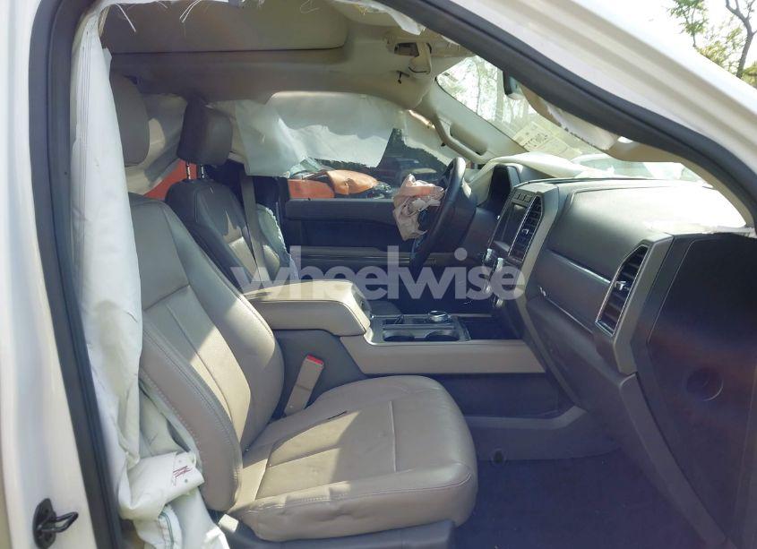 Photo 5 of 2019 Ford Expedition XLT (VIN 1FMJU1HT1KEA67317)