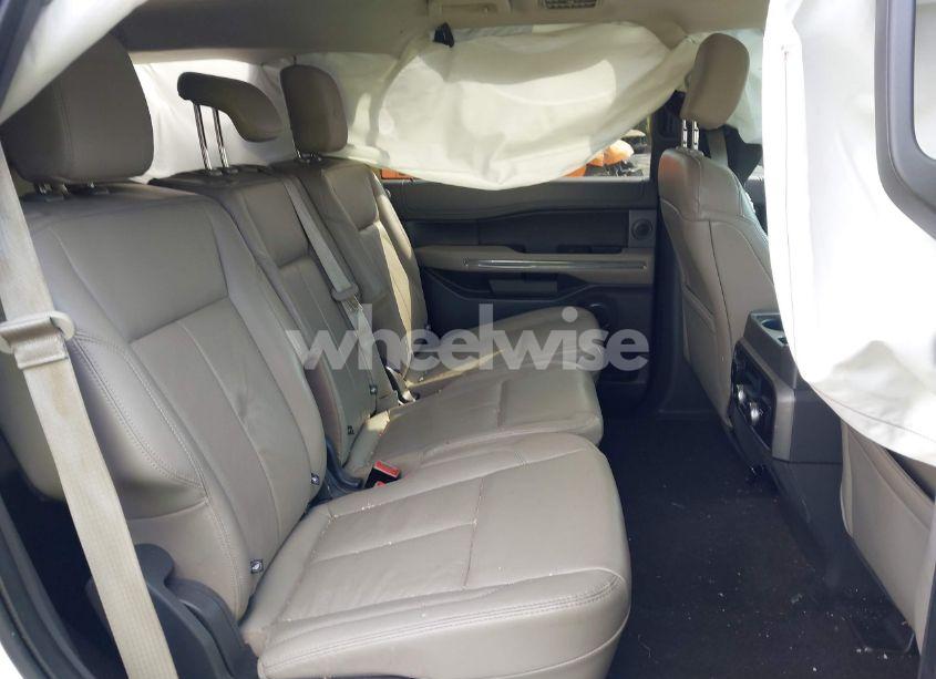 Photo 8 of 2019 Ford Expedition XLT (VIN 1FMJU1HT1KEA67317)